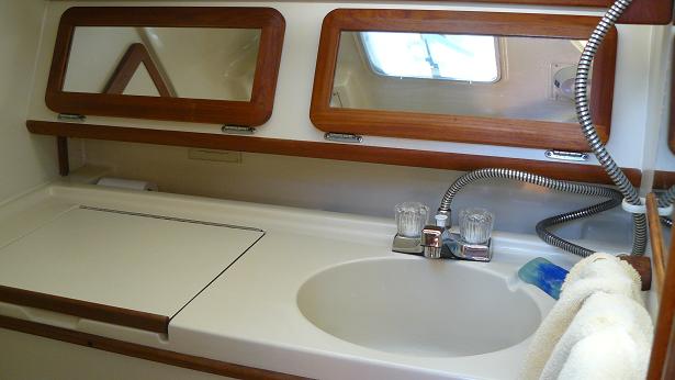 Hunter 30 Yacht  Bathroom 066R